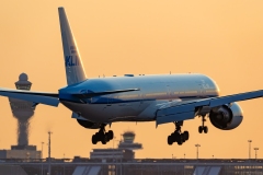 2023-06-10_AMS_KLM_B773_PH-BVI_2